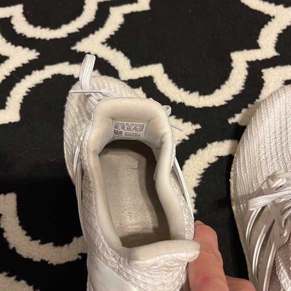 adidas ultra boost triple white - Picture 7 of 7